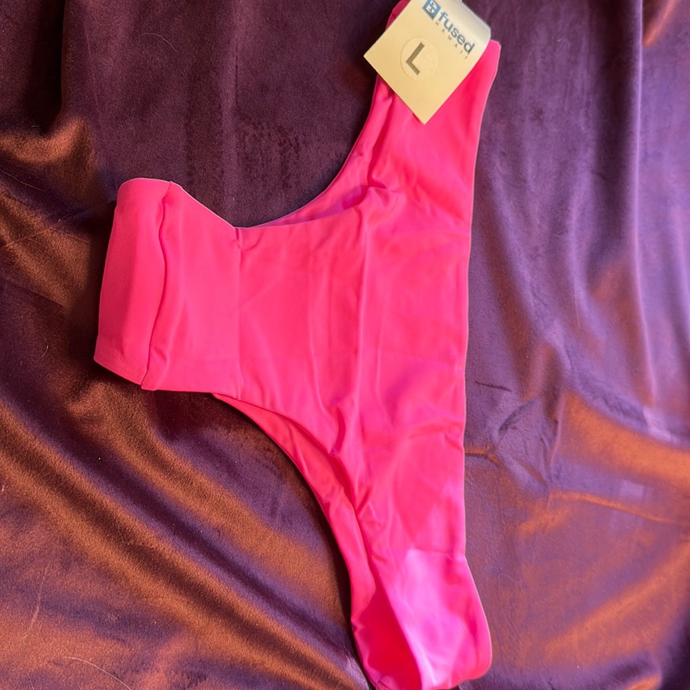 Nwt size large fused watermelon Manini bottom